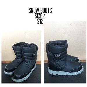 Boy’s snow boots